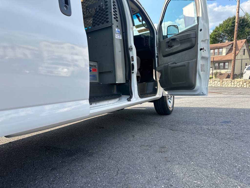 Photo 32 of this CHEVROLET EXPRESS 1500AWD