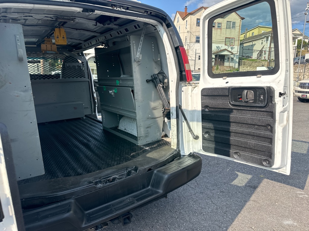 Photo 37 of this CHEVROLET EXPRESS 1500AWD