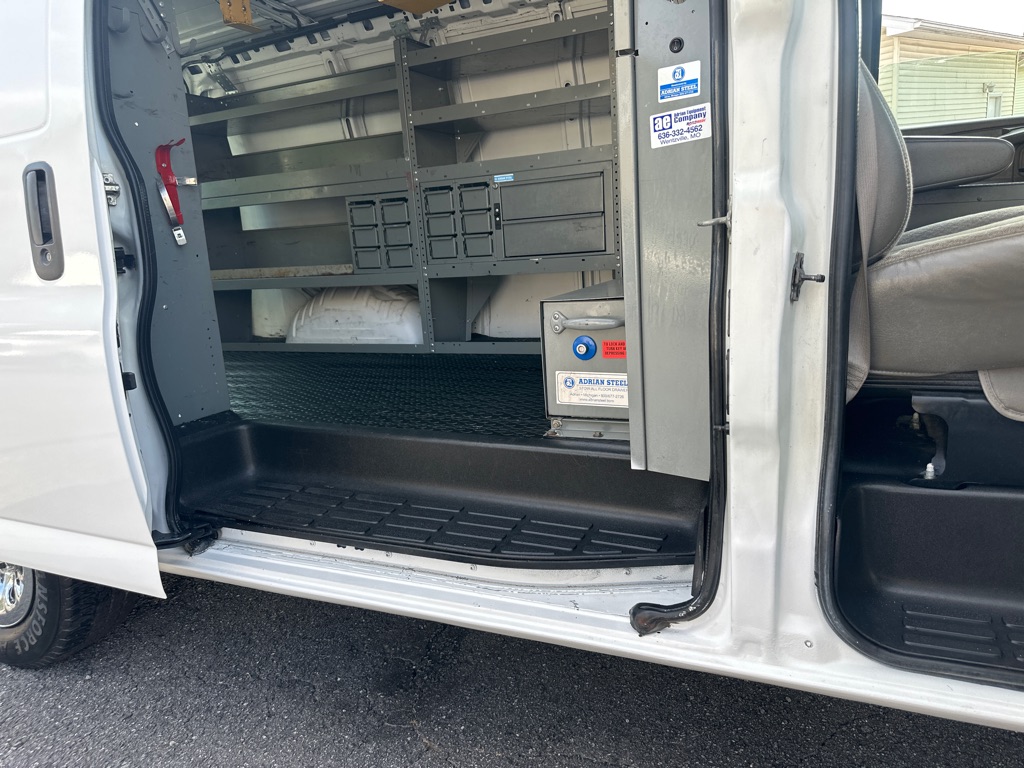 Photo 26 of this CHEVROLET EXPRESS 1500AWD
