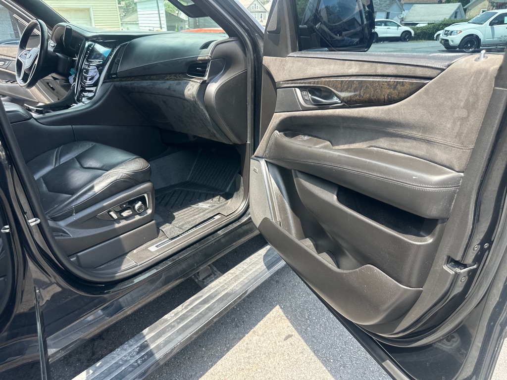 Photo 36 of this CADILLAC ESCALADE
