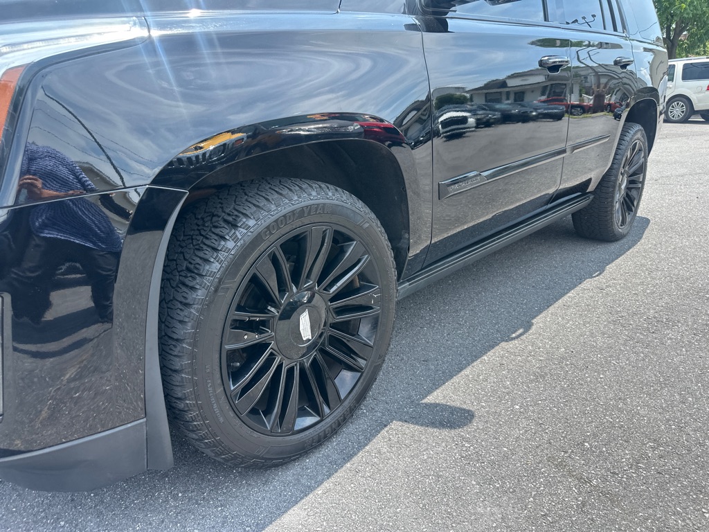 Photo 4 of this CADILLAC ESCALADE