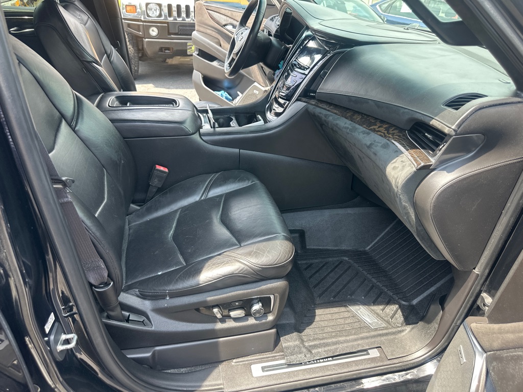 Photo 35 of this CADILLAC ESCALADE