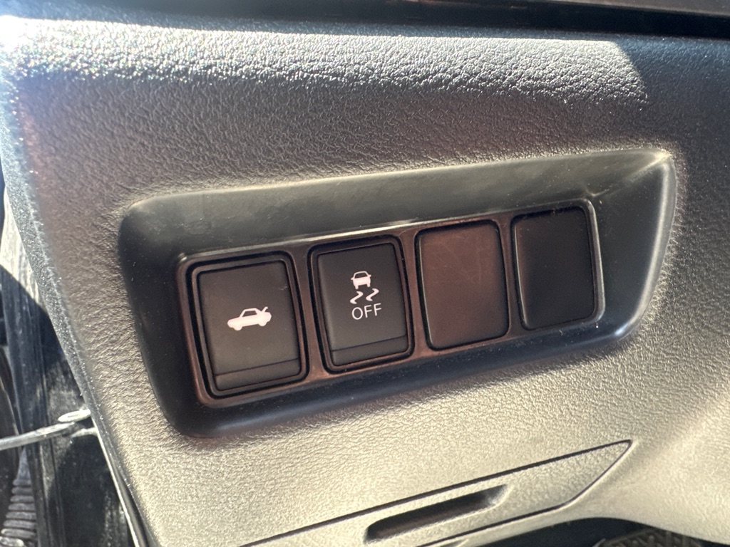 Photo 72 of this NISSAN MAXIMA SV