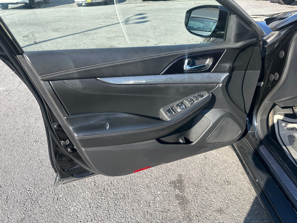 Photo 9 of this NISSAN MAXIMA SV