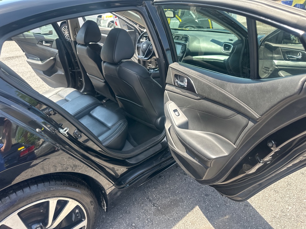Photo 40 of this NISSAN MAXIMA SV