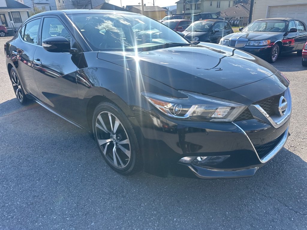 Photo 6 of this NISSAN MAXIMA SV