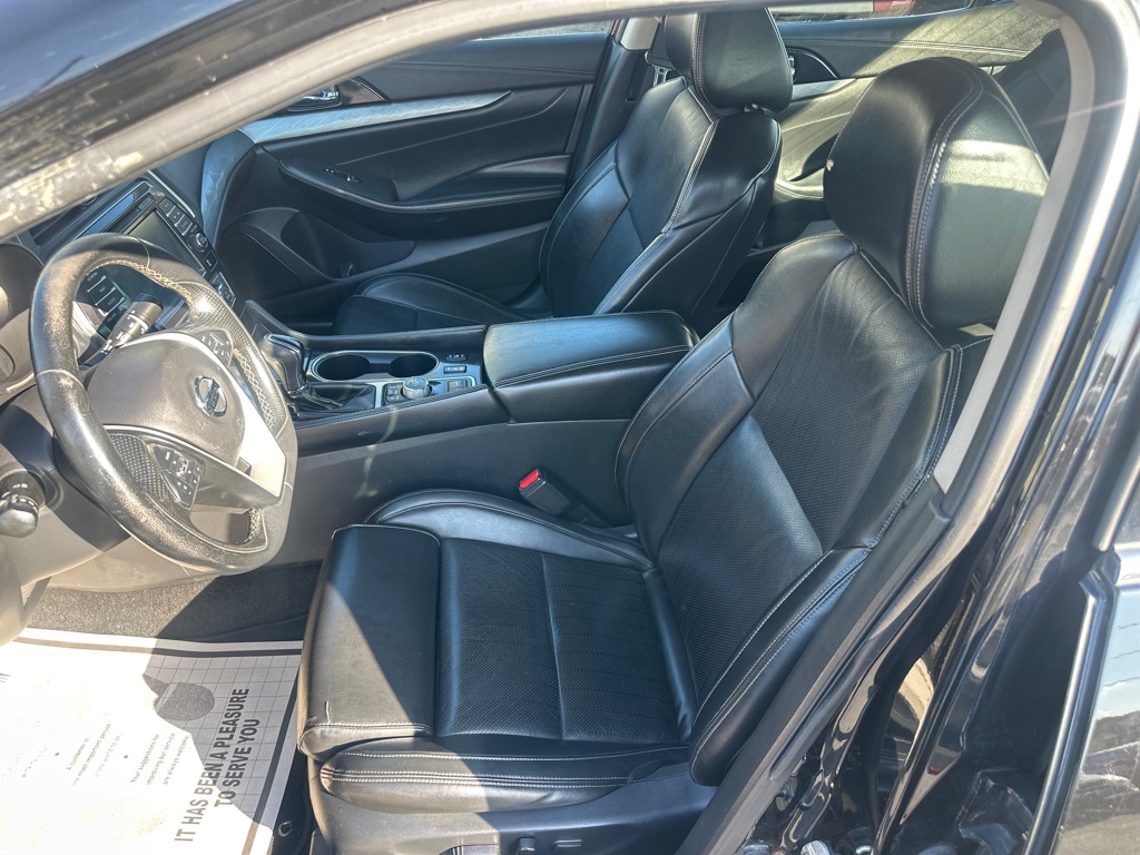Photo 10 of this NISSAN MAXIMA SV