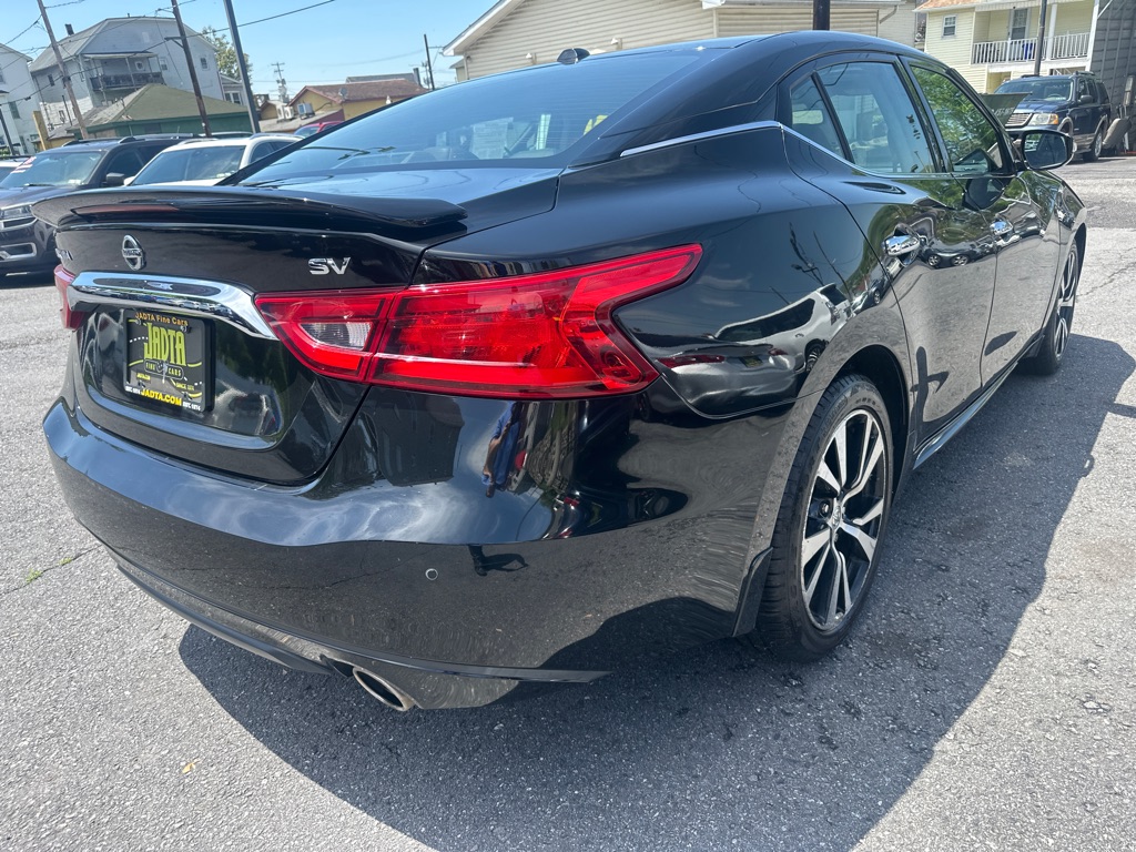 Photo 16 of this NISSAN MAXIMA SV