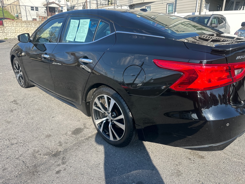 Photo 3 of this NISSAN MAXIMA SV