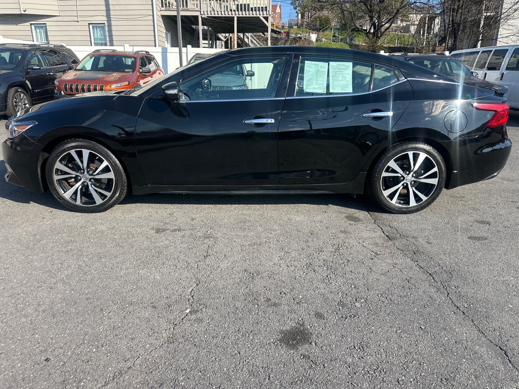 Photo 2 of this NISSAN MAXIMA SV