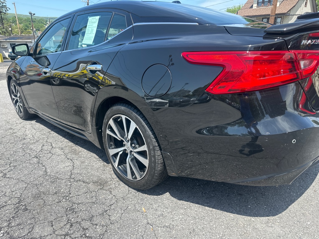 Photo 24 of this NISSAN MAXIMA SV