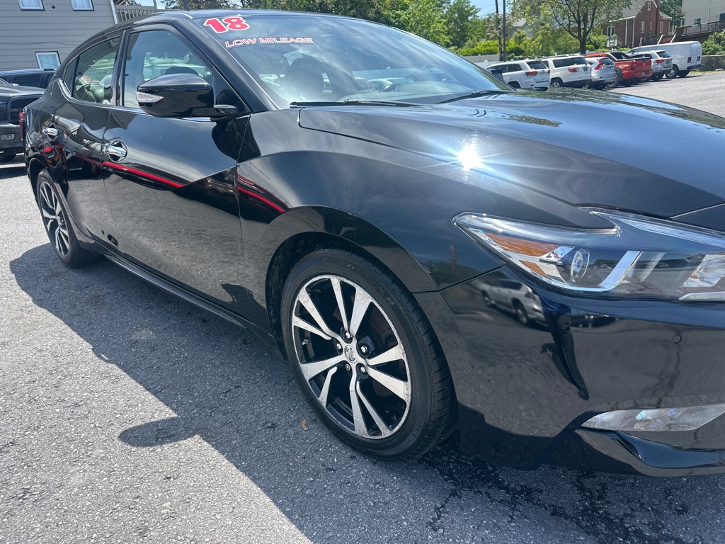 Photo 22 of this NISSAN MAXIMA SV