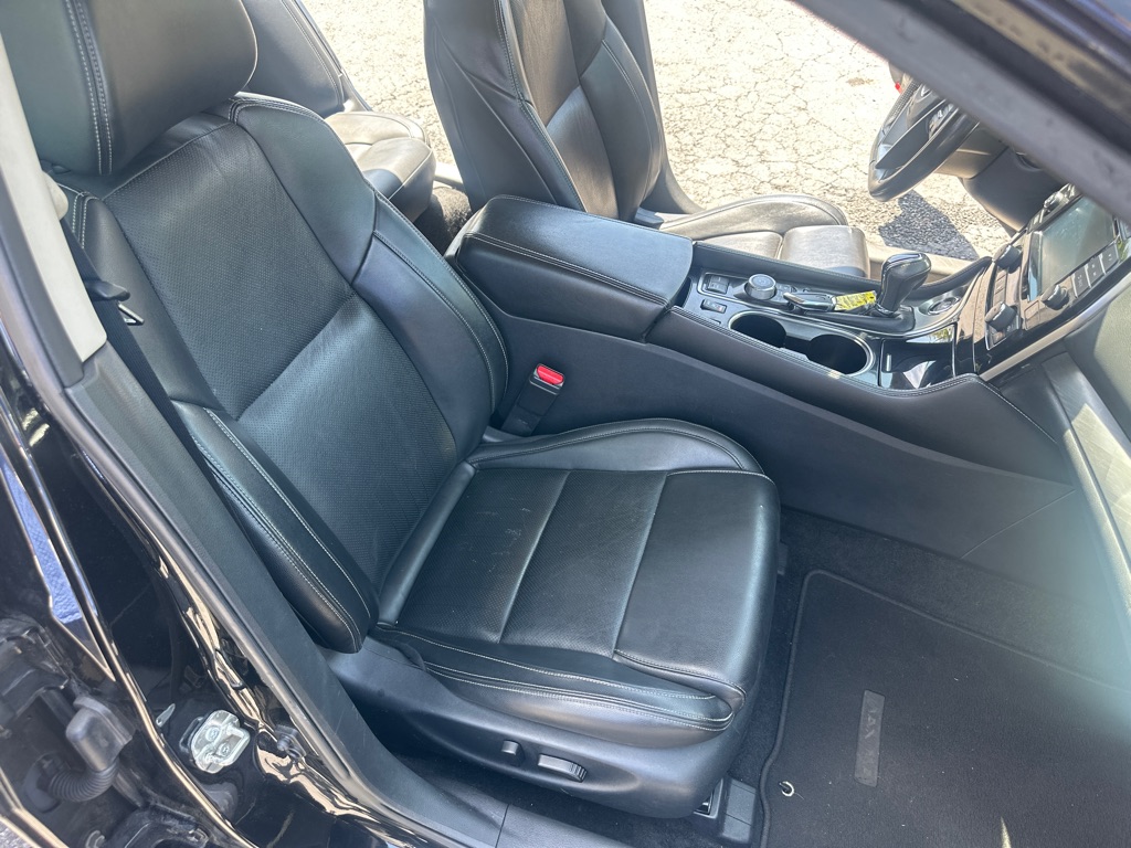 Photo 44 of this NISSAN MAXIMA SV