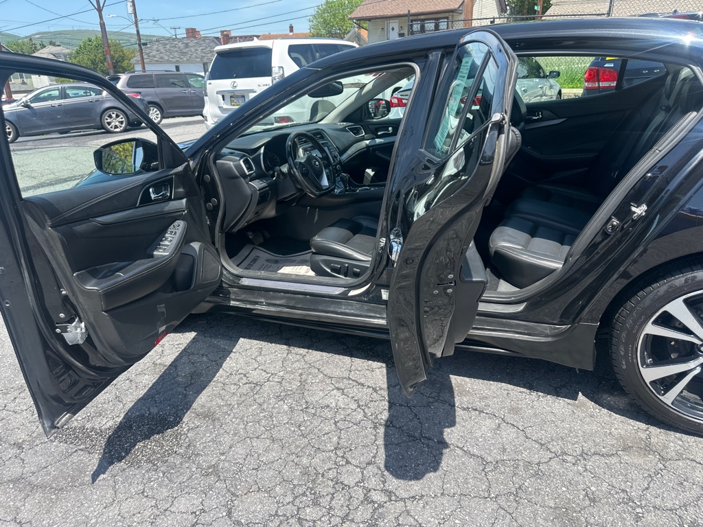 Photo 28 of this NISSAN MAXIMA SV
