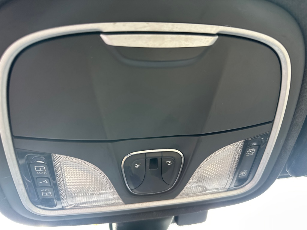 Photo 31 of this CHRYSLER 200C  AWD