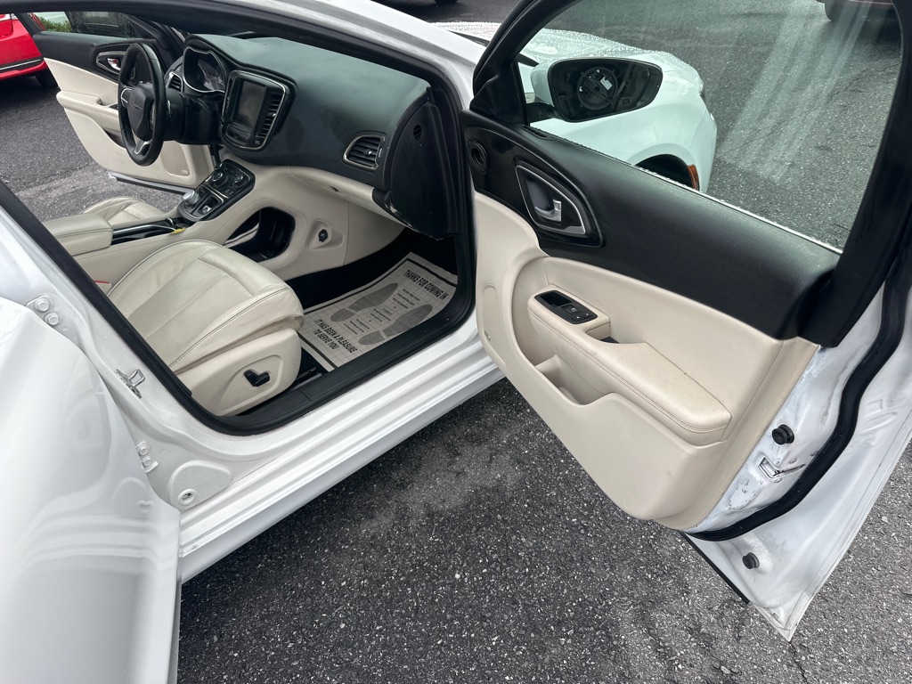 Photo 20 of this CHRYSLER 200C  AWD