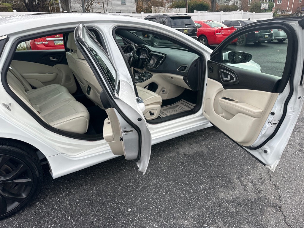 Photo 17 of this CHRYSLER 200C  AWD