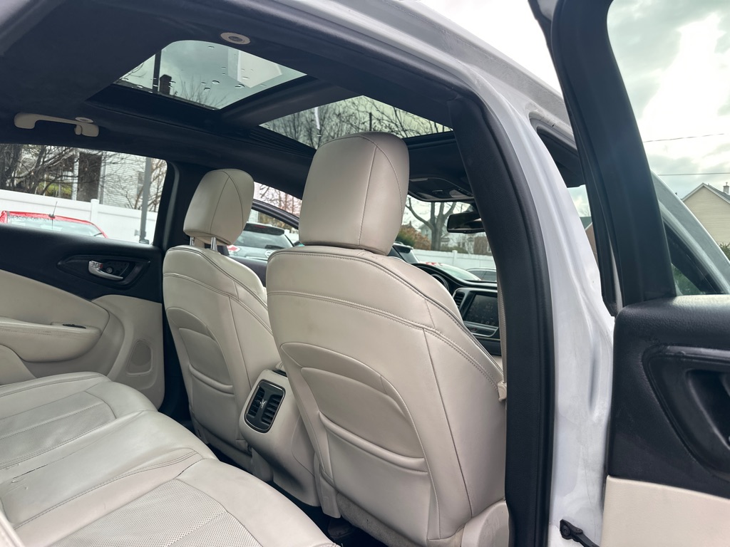 Photo 19 of this CHRYSLER 200C  AWD