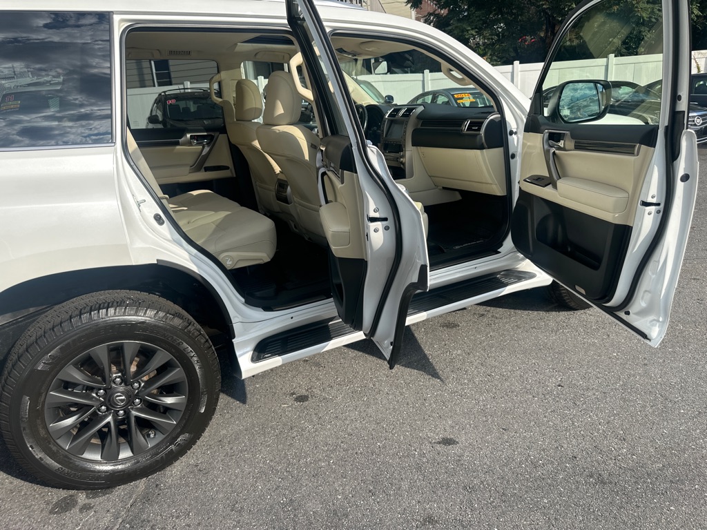 Photo 31 of this LEXUS GX 460