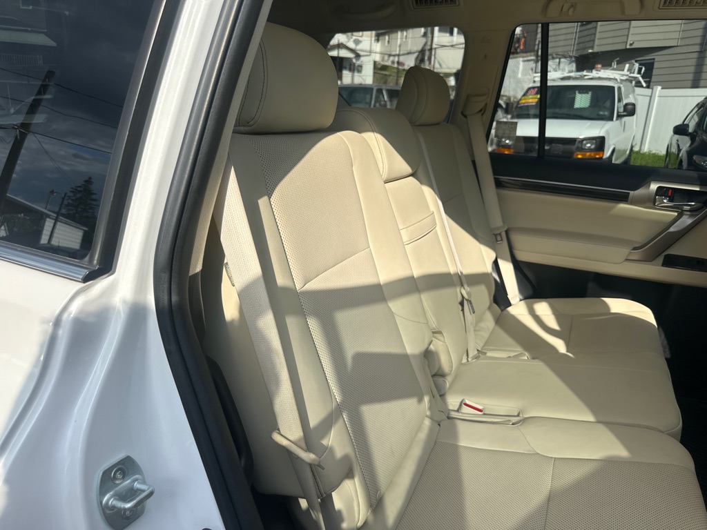 Photo 34 of this LEXUS GX 460