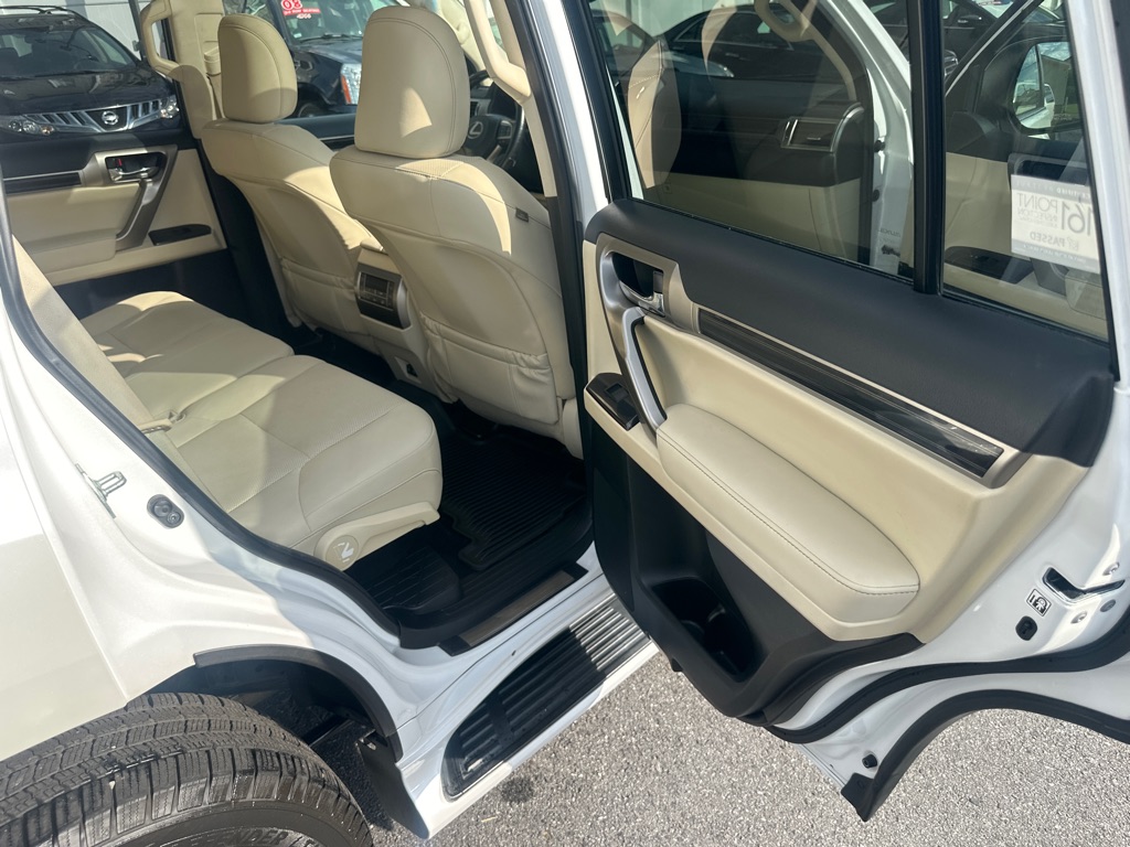 Photo 32 of this LEXUS GX 460