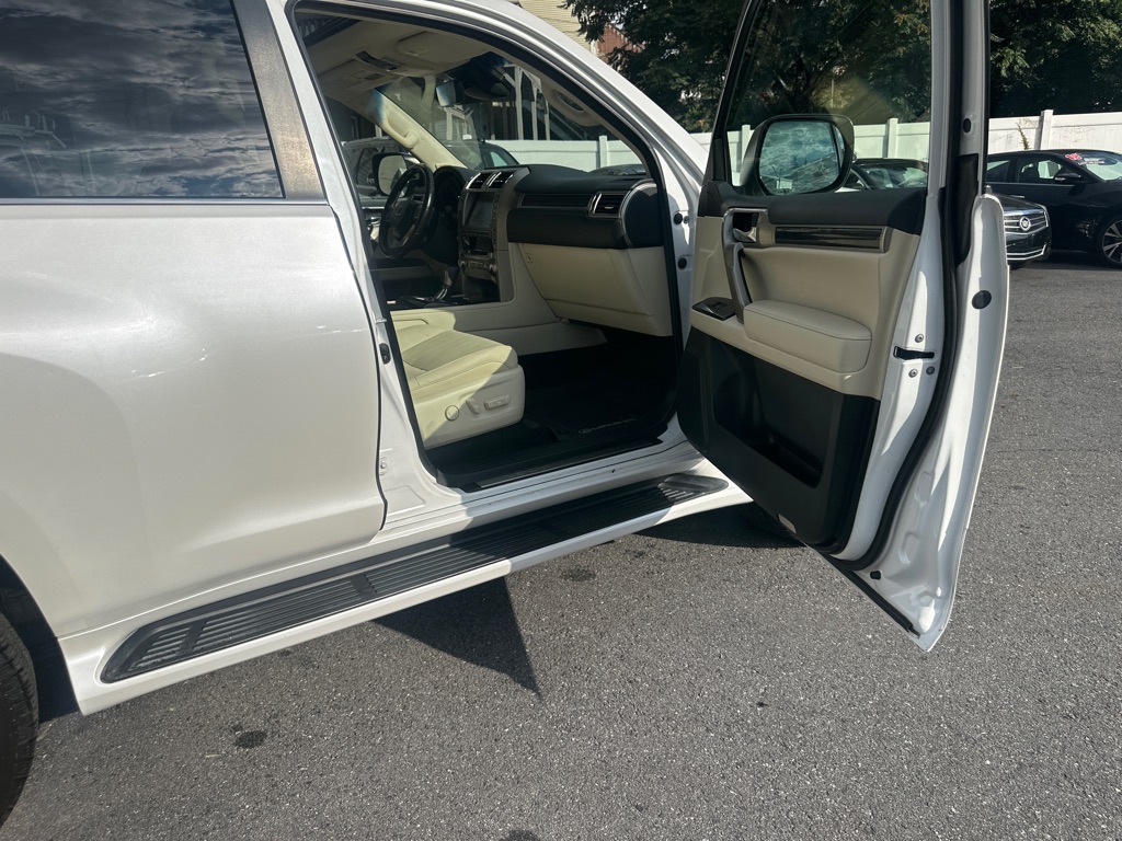 Photo 41 of this LEXUS GX 460