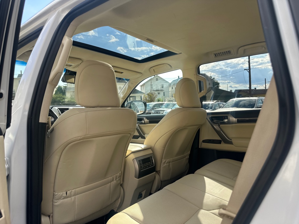Photo 15 of this LEXUS GX 460