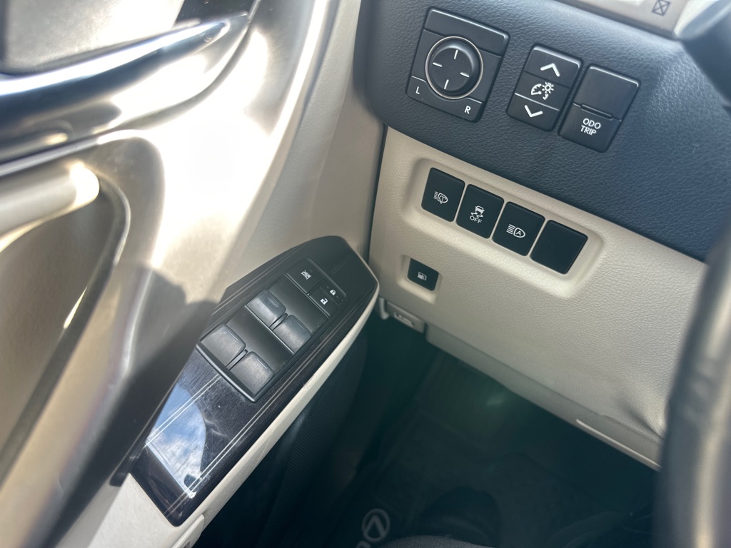 Photo 62 of this LEXUS GX 460