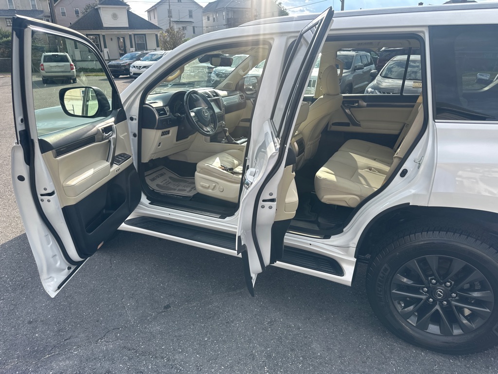 Photo 13 of this LEXUS GX 460