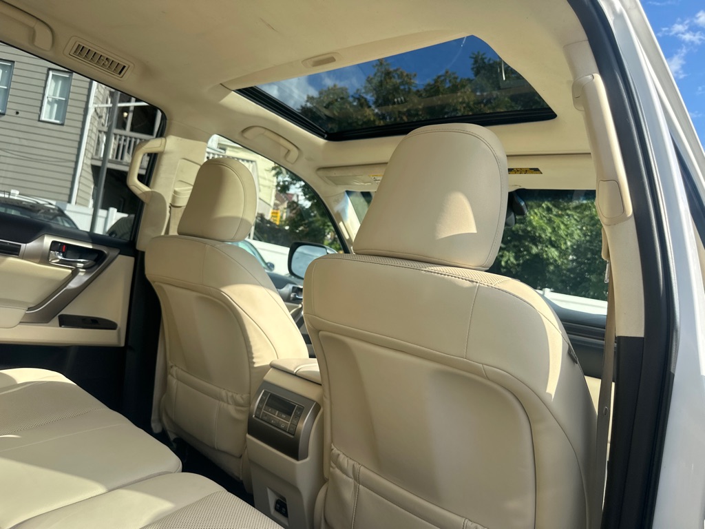 Photo 35 of this LEXUS GX 460