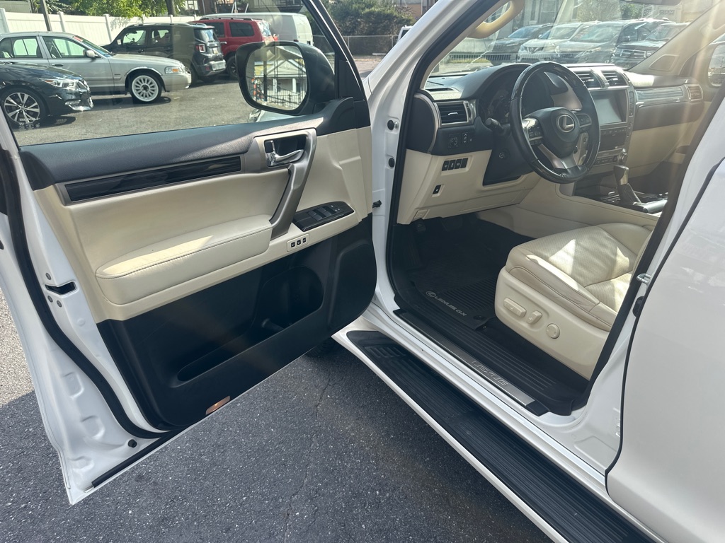 Photo 23 of this LEXUS GX 460