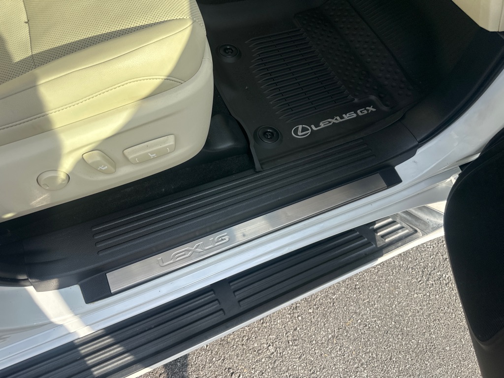 Photo 37 of this LEXUS GX 460