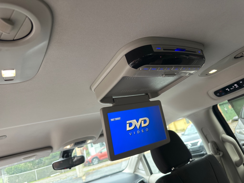 Photo 15 of this CHRYSLER PACIFICA
