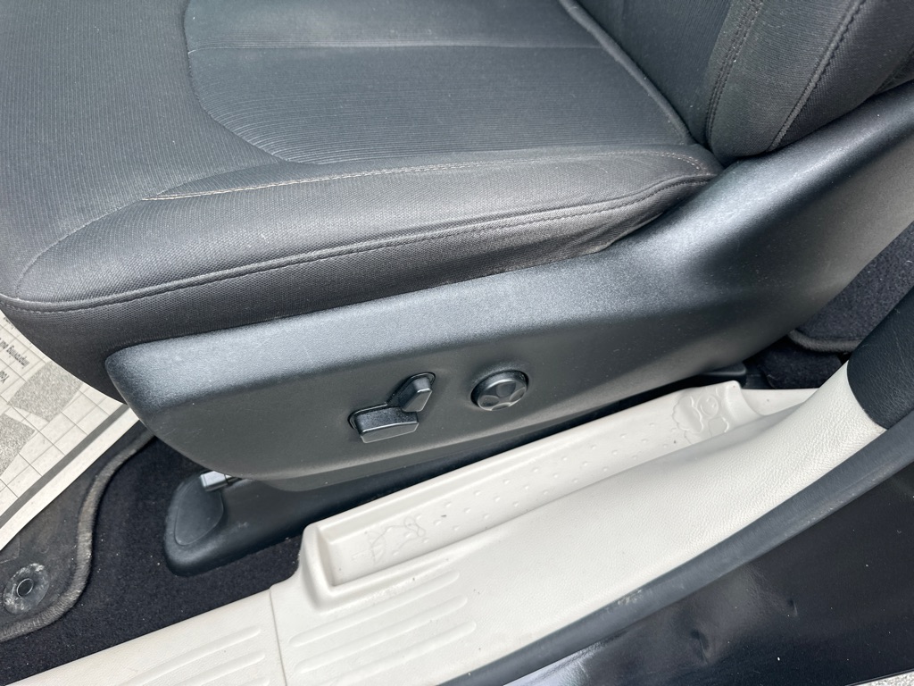 Photo 29 of this CHRYSLER PACIFICA