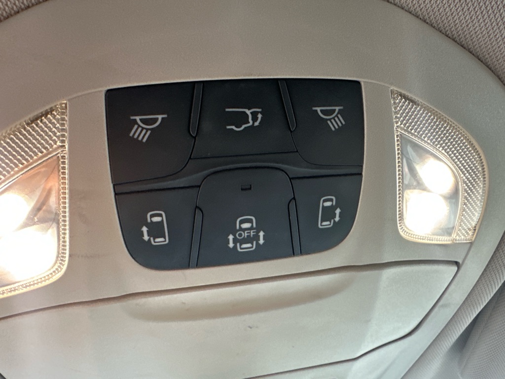 Photo 39 of this CHRYSLER PACIFICA