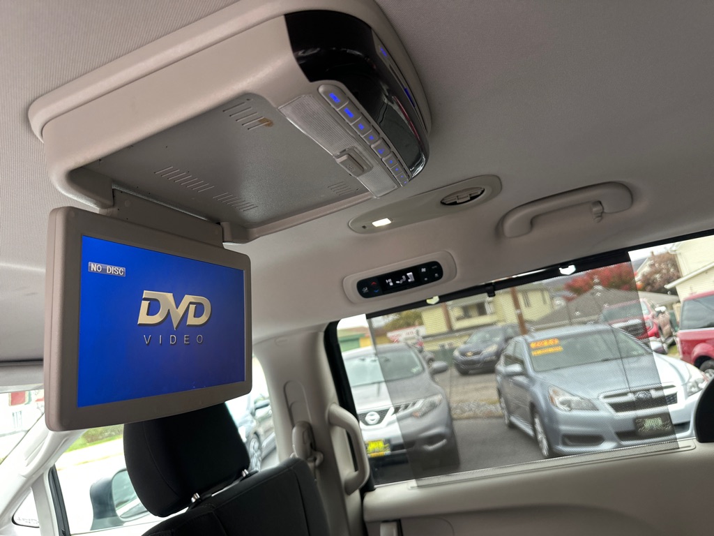 Photo 16 of this CHRYSLER PACIFICA
