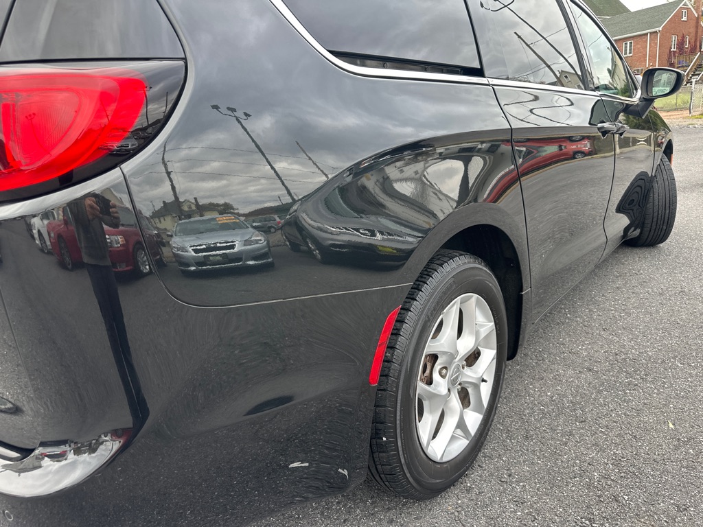 Photo 68 of this CHRYSLER PACIFICA