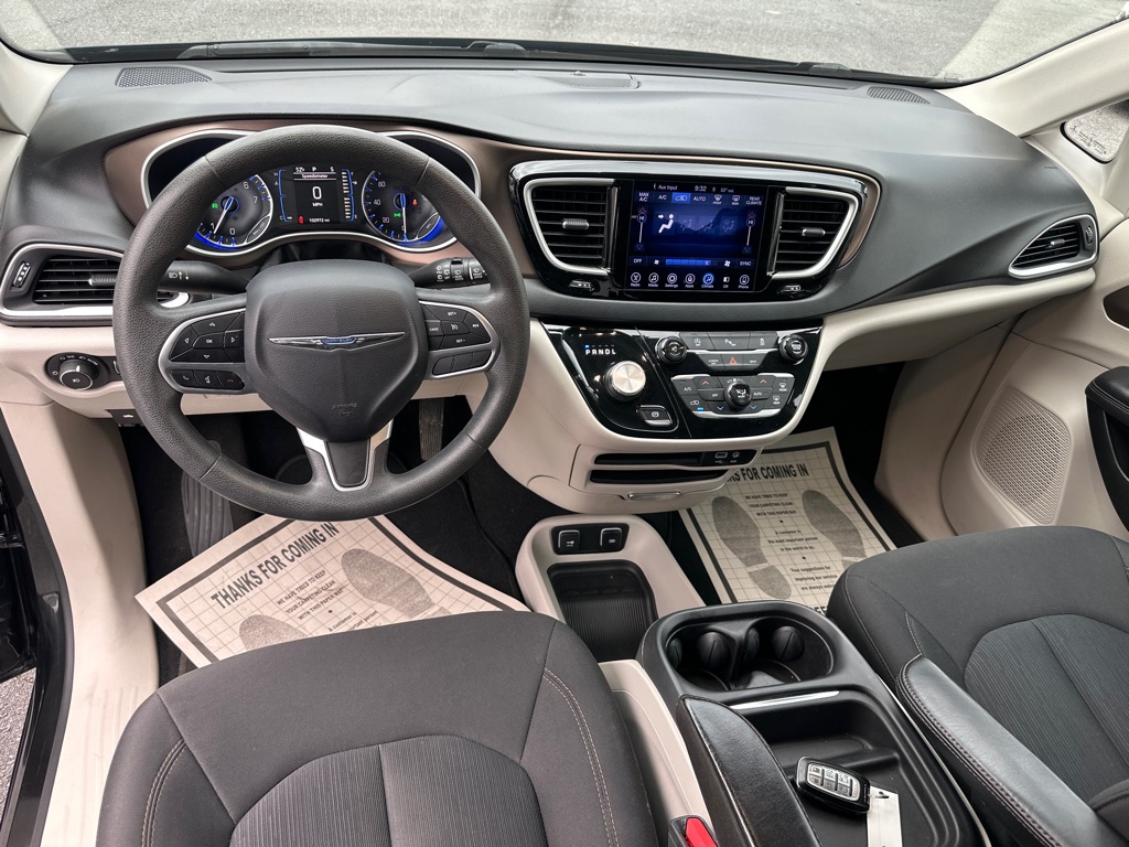 Photo 23 of this CHRYSLER PACIFICA