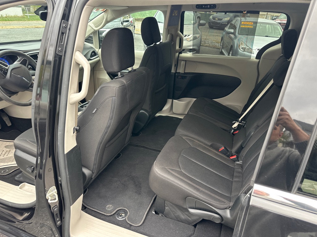 Photo 22 of this CHRYSLER PACIFICA