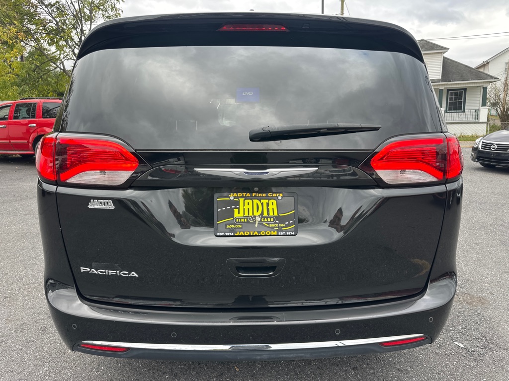 Photo 5 of this CHRYSLER PACIFICA