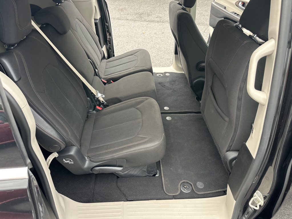 Photo 52 of this CHRYSLER PACIFICA