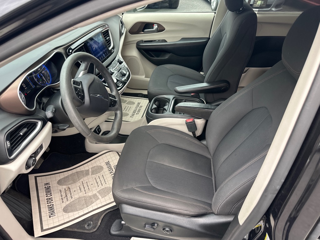 Photo 19 of this CHRYSLER PACIFICA