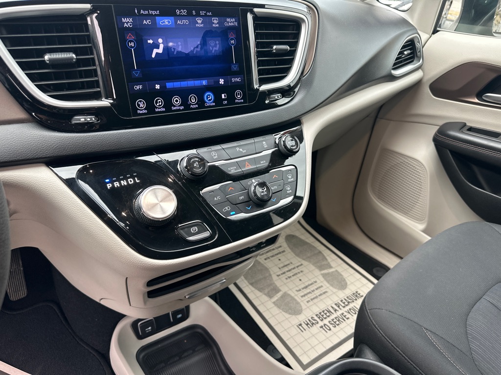 Photo 27 of this CHRYSLER PACIFICA