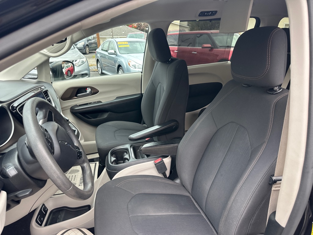 Photo 20 of this CHRYSLER PACIFICA