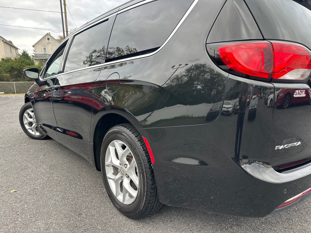 Photo 67 of this CHRYSLER PACIFICA