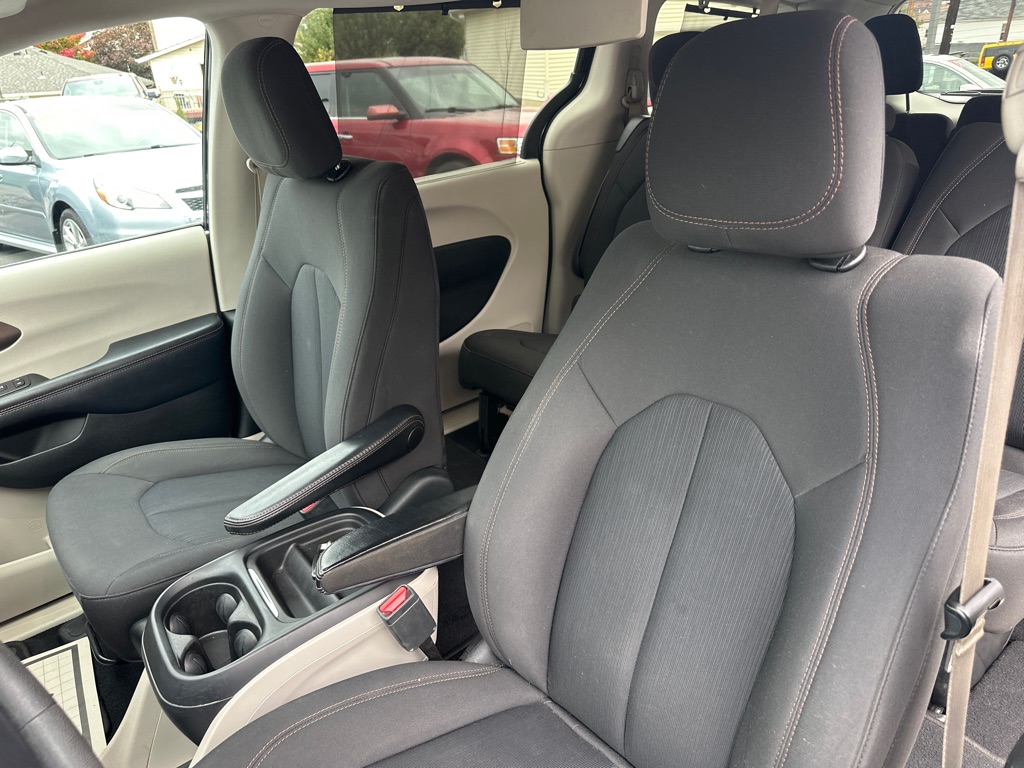 Photo 28 of this CHRYSLER PACIFICA