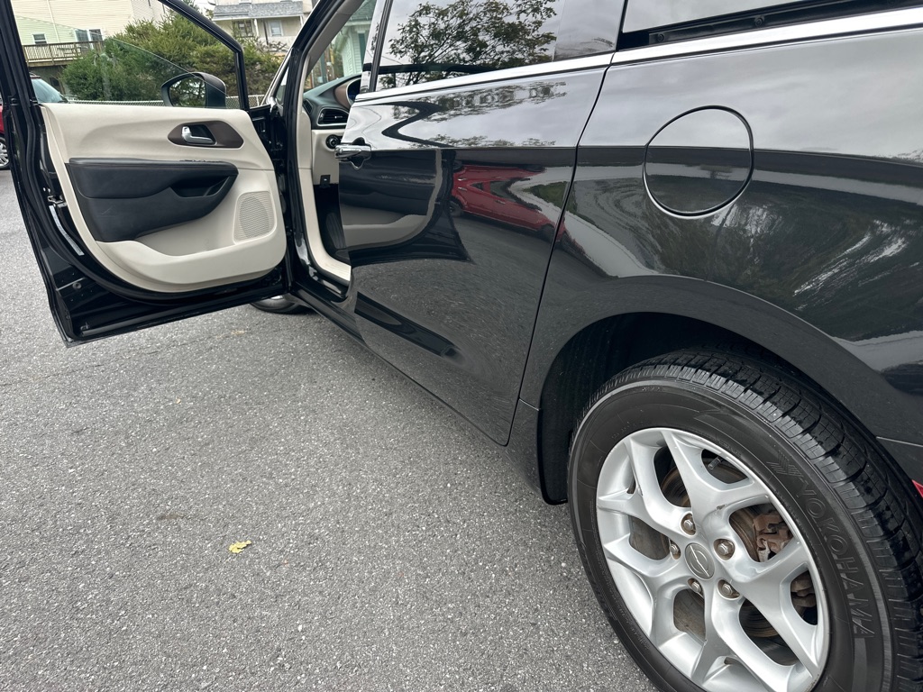 Photo 66 of this CHRYSLER PACIFICA