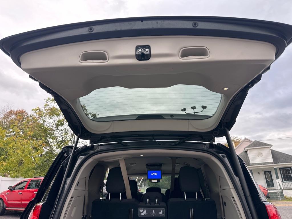 Photo 48 of this CHRYSLER PACIFICA