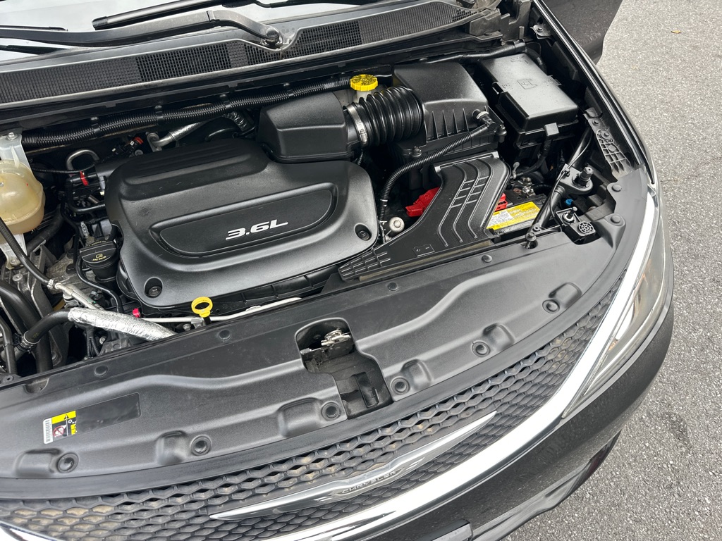 Photo 73 of this CHRYSLER PACIFICA
