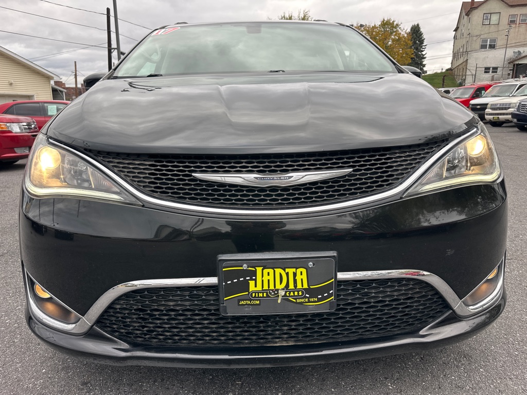 Photo 9 of this CHRYSLER PACIFICA